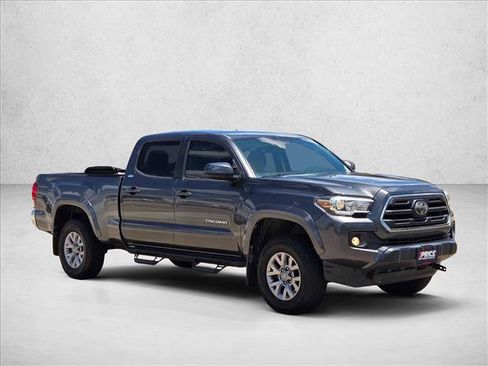 Used 2018 Toyota Tacoma SR5 RWD image 3