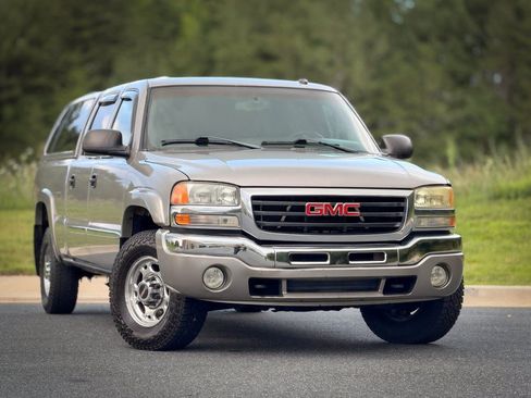 Used 2003 GMC Sierra 1500 SLT w/ SLT Preferred Equipment Group AWD/4WD image 5