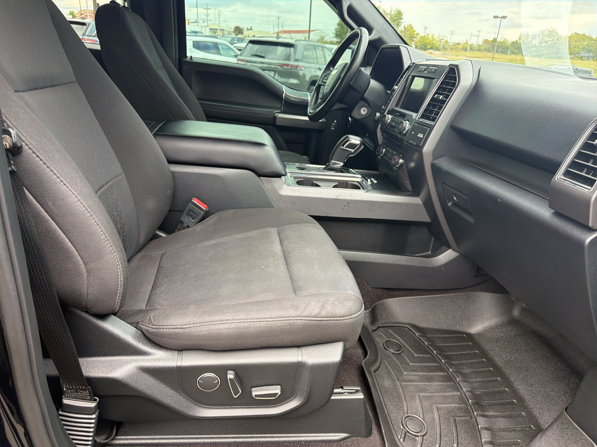 Used 2018 Ford F150 XLT w/ Equipment Group 302A Luxury AWD/4WD image 19