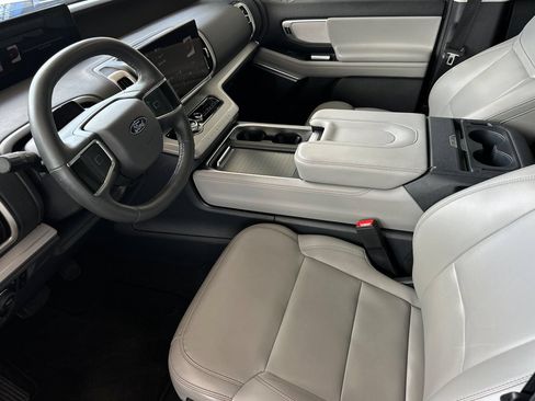 Certified 2025 Ford Expedition Active AWD/4WD image 9