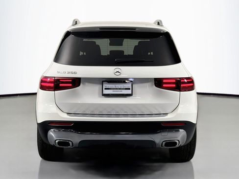 Used 2026 Mercedes-Benz GLB 250 image 3
