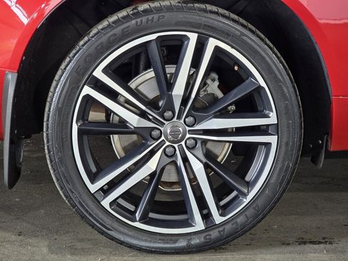 Used 2018 Volvo XC60 T8 R-Design image 4