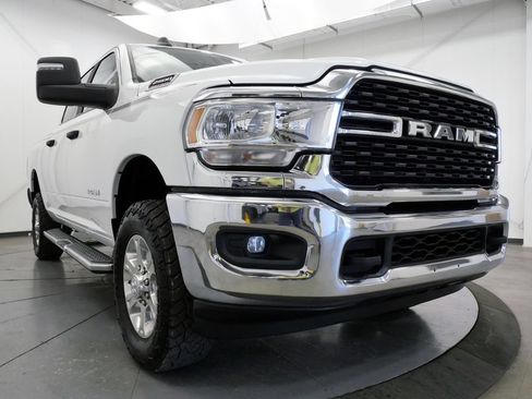 Used 2024 RAM 2500 Big Horn AWD/4WD image 40