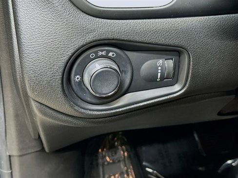 Used 2020 Jeep Renegade Sport w/ Sport Appearance Group AWD/4WD image 12