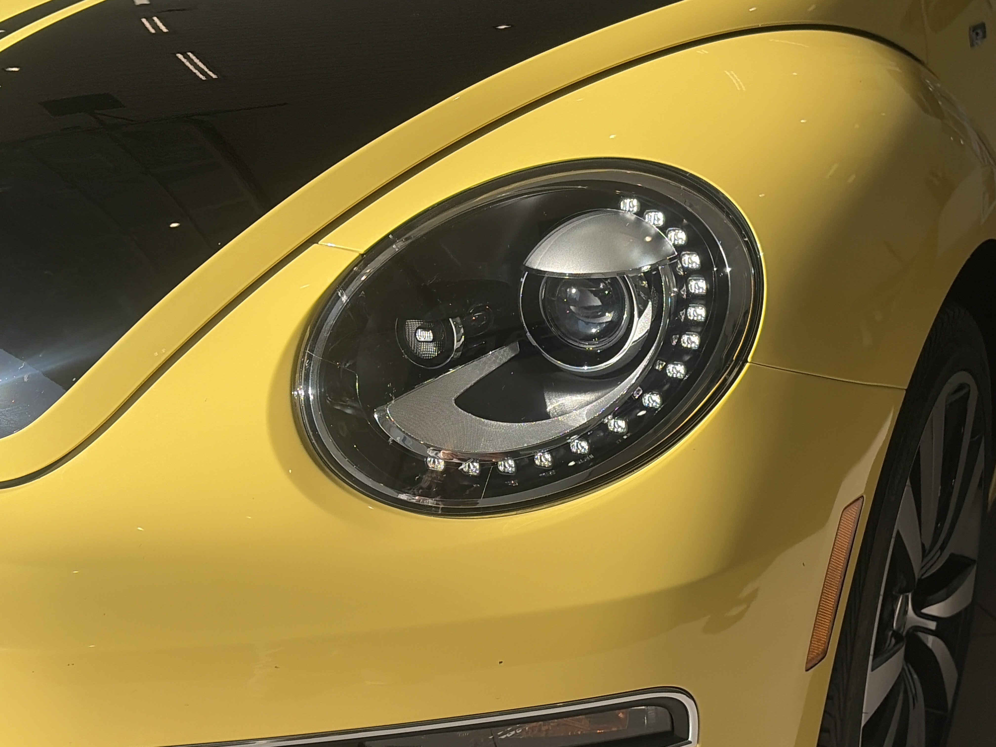 Used 2014 Volkswagen Beetle GSR FWD image 2