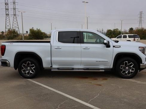 New 2026 GMC Sierra 1500 SLT image 4