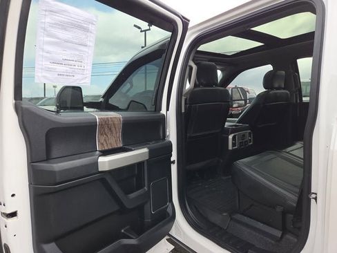 Used 2019 Ford F250 Lariat w/ Chrome Package image 11