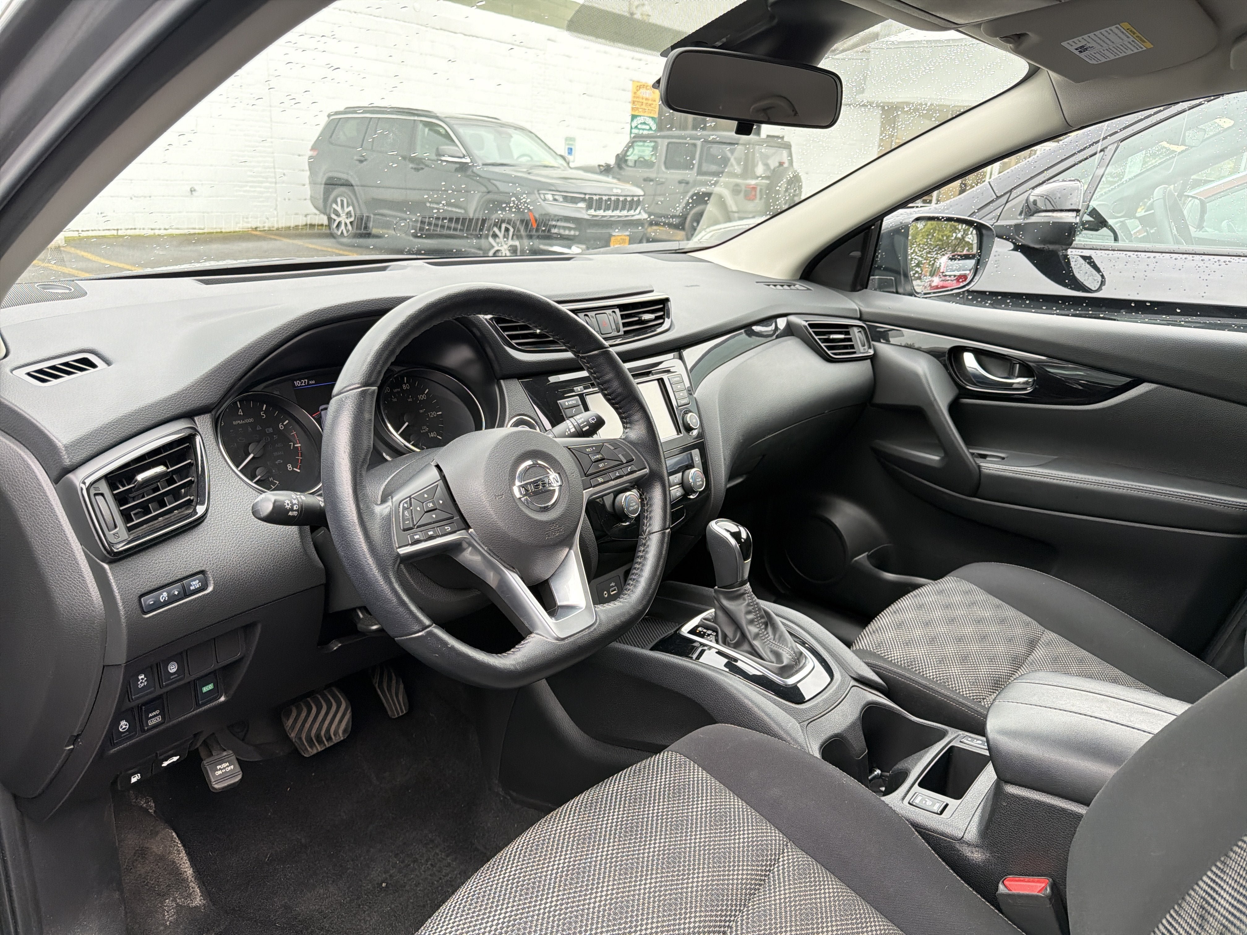 Used 2019 Nissan Rogue Sport SV w/ All-Weather Package AWD/4WD image 19
