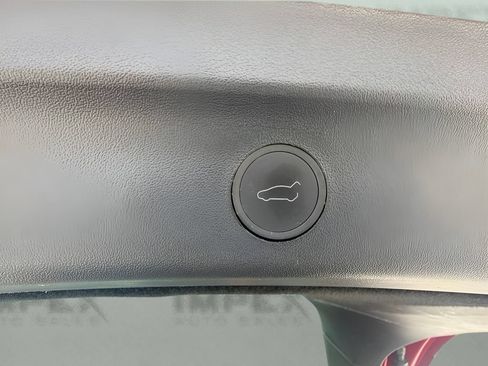 Used 2024 Tesla Model Y Long Range AWD/4WD image 25