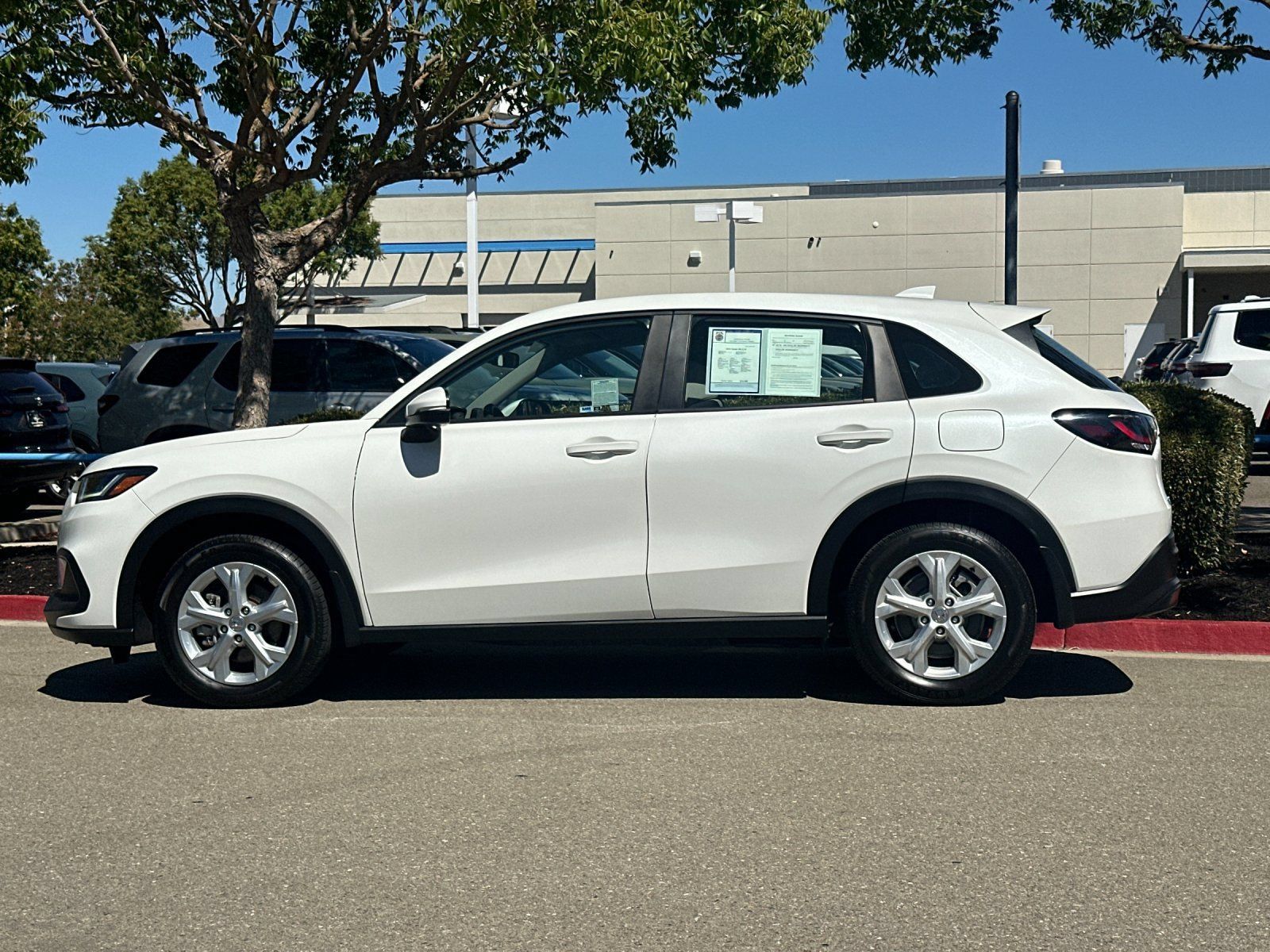 Used 2023 Honda HR-V LX image 3