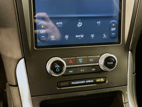 Used 2024 Ford Edge Titanium image 23