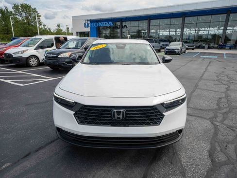Used 2025 Honda Accord SE image 2
