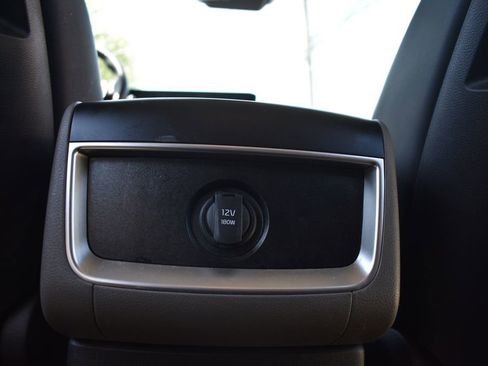 Used 2025 Kia Carnival FWD image 28