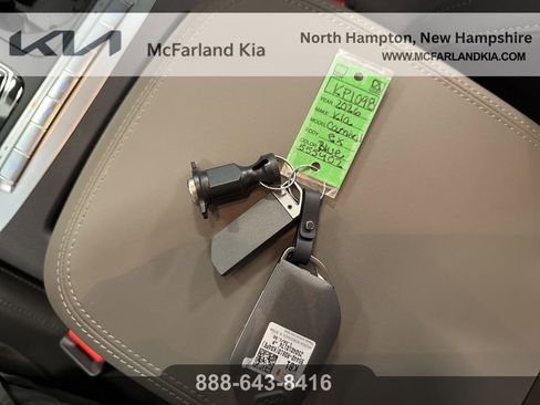 Used 2026 Kia Carnival EX image 18