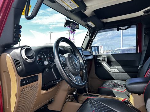 Used 2011 Jeep Wrangler Unlimited Rubicon w/ Connectivity Group image 9