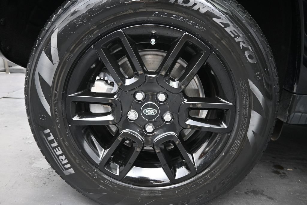 Used 2024 Land Rover Defender 110 X-Dynamic SE AWD/4WD image 15