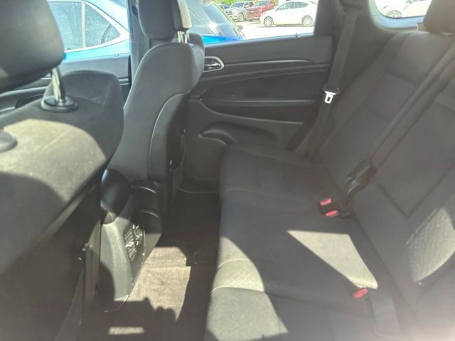 Used 2018 Jeep Grand Cherokee Laredo AWD/4WD image 27