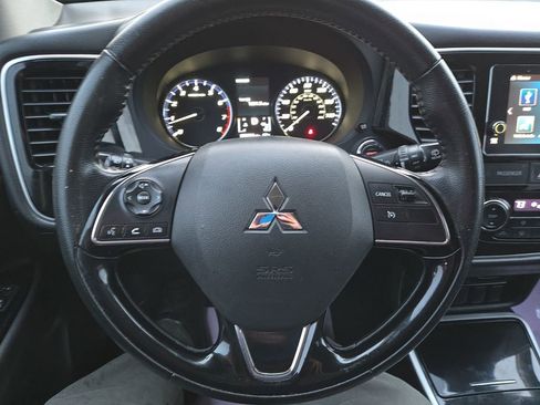 Used 2018 Mitsubishi Outlander AWD image 12