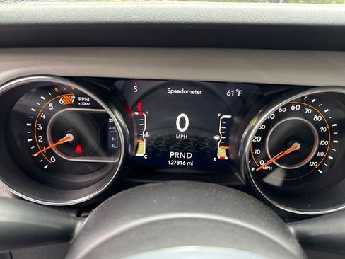 Used 2022 Jeep Wrangler Unlimited Sahara AWD/4WD image 19
