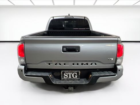Used 2022 Toyota Tacoma TRD Off-Road w/ Technology Package AWD/4WD image 5