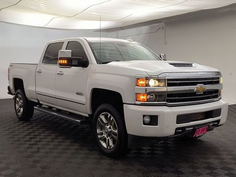 Used 2019 Chevrolet Silverado 2500 High Country w/ Duramax Plus Package image 6