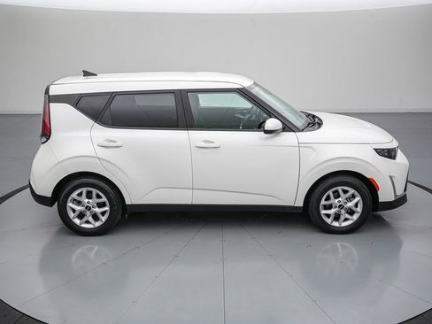 Used 2025 Kia Soul LX w/ LX Technology Package FWD image 4