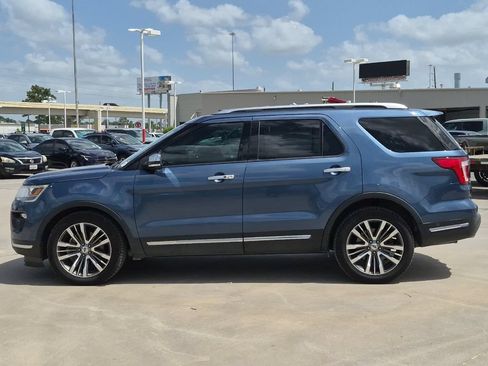 Used 2018 Ford Explorer Platinum AWD/4WD image 3
