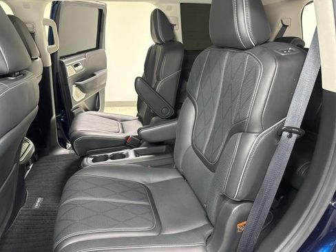 Used 2025 INFINITI QX80 Sensory AWD/4WD image 2