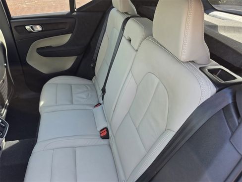 Used 2024 Volvo XC40 B5 Plus image 16