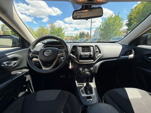 Used 2015 Jeep Cherokee Sport FWD image 23
