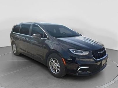 New 2026 Chrysler Pacifica Select