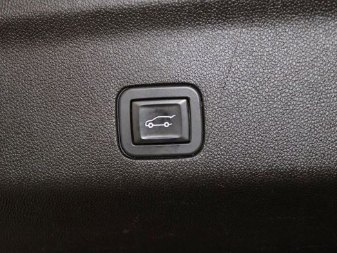 Used 2023 Chevrolet Suburban Z71 w/ Luxury Package image 19