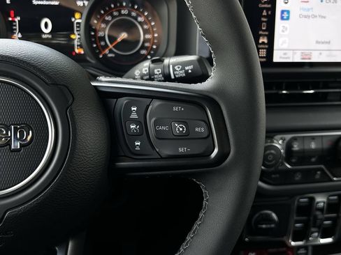Used 2026 Jeep Wrangler Unlimited Rubicon AWD/4WD image 14