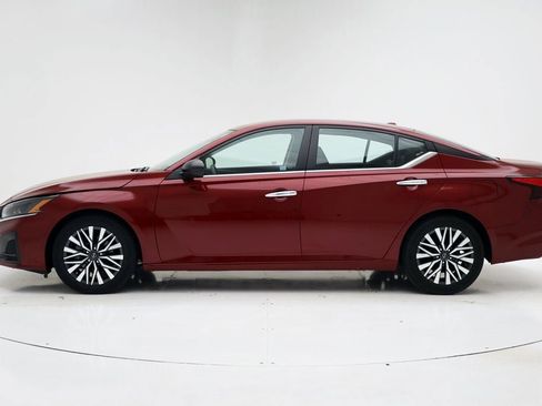 Used 2024 Nissan Altima 2.5 SV image 6