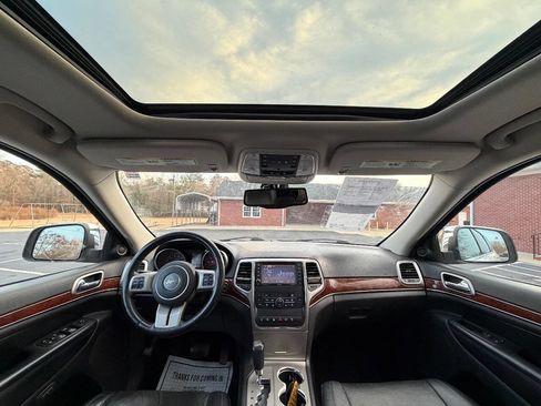 Used 2013 Jeep Grand Cherokee Limited w/ Advance Technology Group image 15