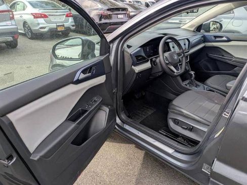 Used 2022 Volkswagen Taos SE image 7