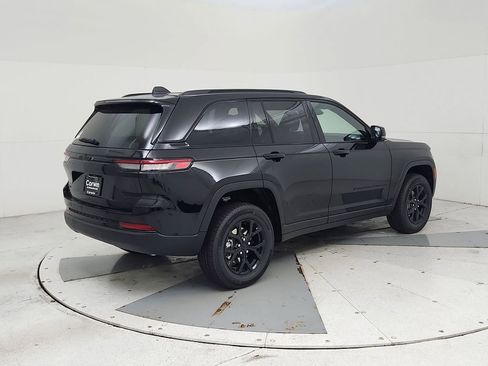 New 2025 Jeep Grand Cherokee Altitude image 8