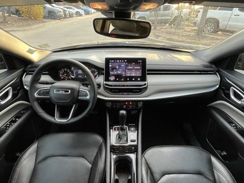 Used 2024 Jeep Compass Limited image 10