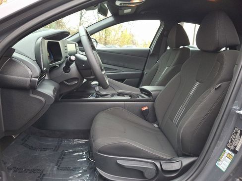 Certified 2025 Hyundai Elantra Sport image 14
