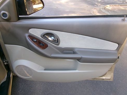 Used 2005 Chevrolet Malibu LT image 18