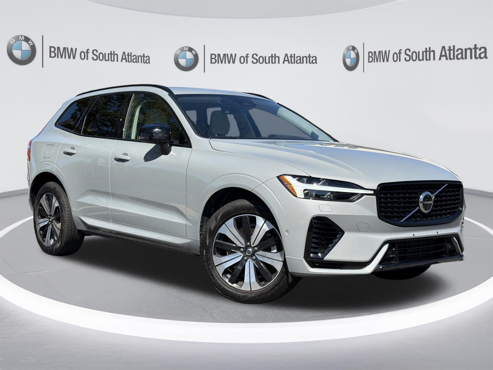 Used 2024 Volvo XC60 T8 Plus w/ Climate Package AWD/4WD image 2