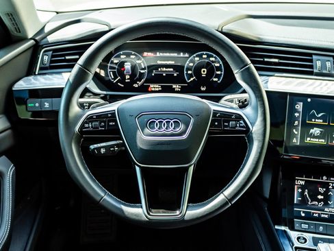 Used 2022 Audi e-tron Premium AWD/4WD image 16