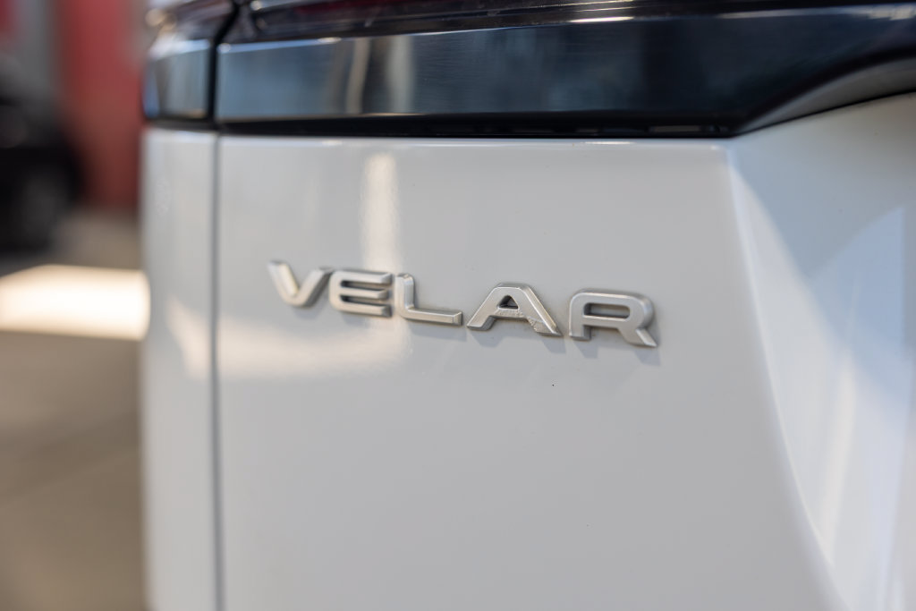 Used 2018 Land Rover Range Rover Velar S AWD/4WD image 16