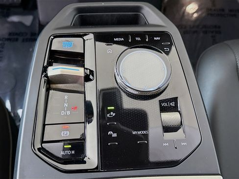 Used 2023 BMW iX xDrive50 w/ Sport Package image 17