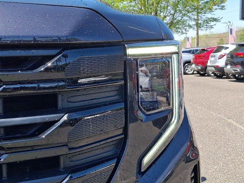 Used 2024 GMC Sierra 1500 Elevation AWD/4WD image 11