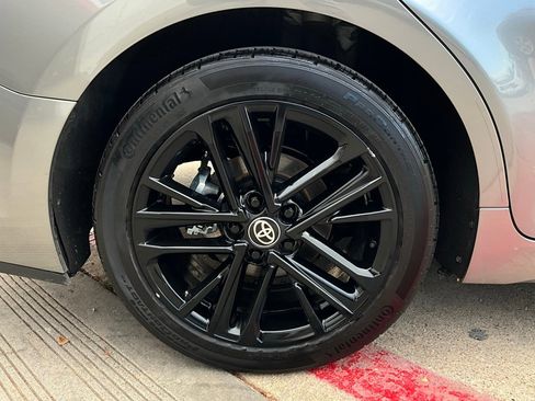 Used 2025 Toyota Camry SE image 9