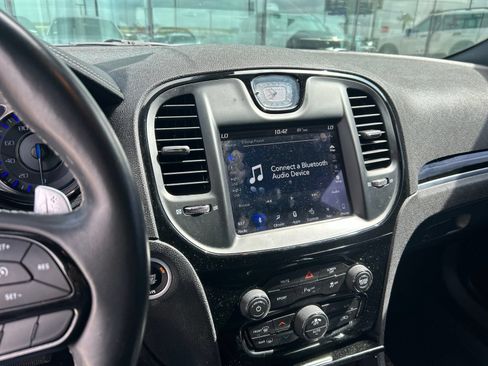 Used 2018 Chrysler 300 S w/ 300S Premium Group RWD image 11