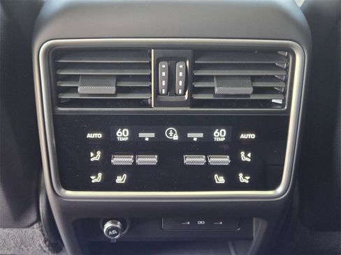 Used 2025 Porsche Cayenne S image 30