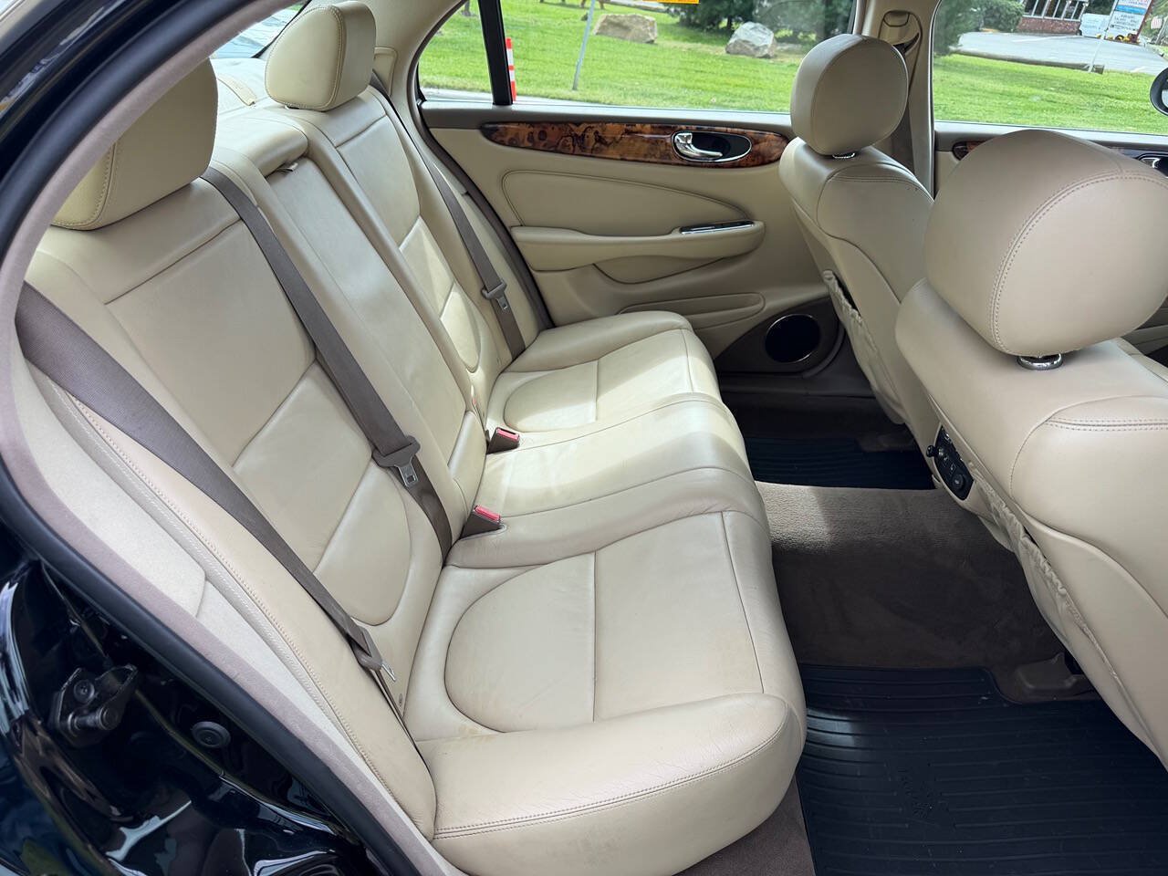 Used 2005 Jaguar XJ8 RWD image 16