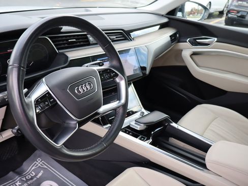 Used 2024 Audi Q8 e-tron Premium Plus w/ Premium Plus Package image 9